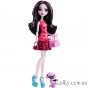 Лялька Дракулаури з вихованцем собачкою 